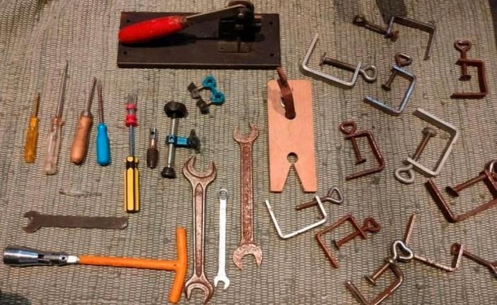 31 stuks handgereedschappen, klemmen, schroevendraaiers, etc, Hobby en Vrije tijd, Overige Hobby en Vrije tijd, Zo goed als nieuw
