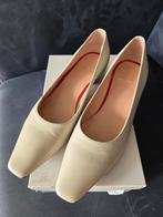 Voltan maat 37. Nieuw!, Kleding | Dames, Schoenen, Pumps, Beige, Nieuw, Voltan