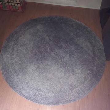 2 vloerkleden 1.20 m. & 1.60 m. rond vloerkleed   beschikbaar voor biedingen