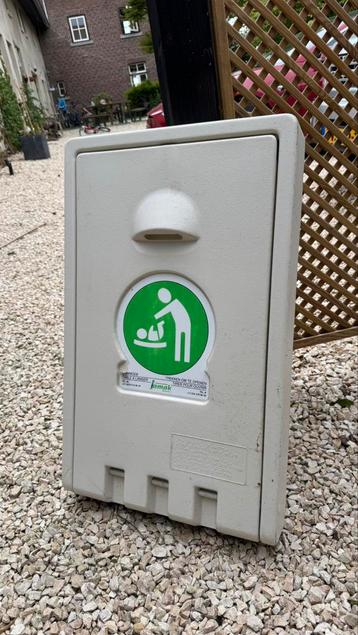 Koala plastic opvouwbare wand commode voor sanitair  beschikbaar voor biedingen