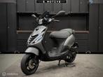 Piaggio Bromscooter Zip 45km Sp Kappen Grijs brom Alpha led, Fietsen en Brommers, Scooters | Piaggio, Gebruikt, Zip, 49 cc, Benzine