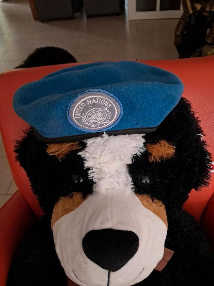 Oude United Nations baret met stoffen insingne, Verzamelen, Militaria | Algemeen, Landmacht, Overige typen, Overige gebieden, Ophalen of Verzenden