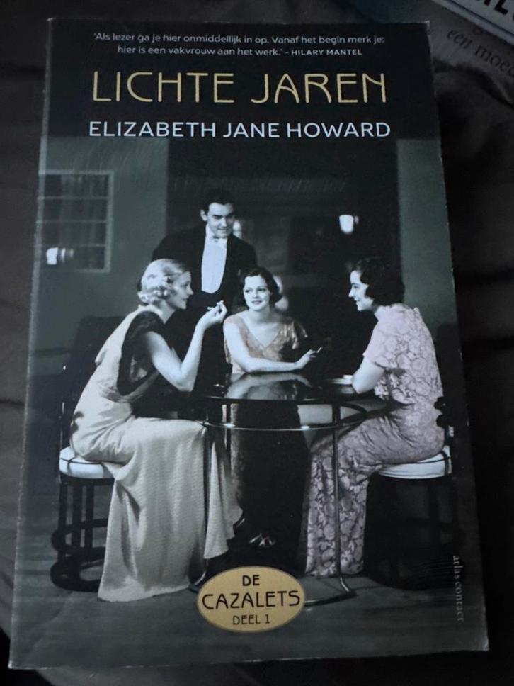 S10.  Elizabeth Jane Howard - Lichte jaren, Boeken, Literatuur, Zo goed als nieuw, Ophalen of Verzenden