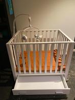 Verrijdbare box(op wieltjes) met nijntje boxmobiel en kleed, Ophalen, Zo goed als nieuw, Wieltjes