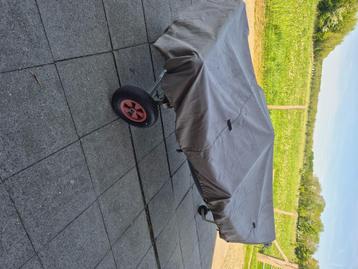 Polyester roeibootje  beschikbaar voor biedingen