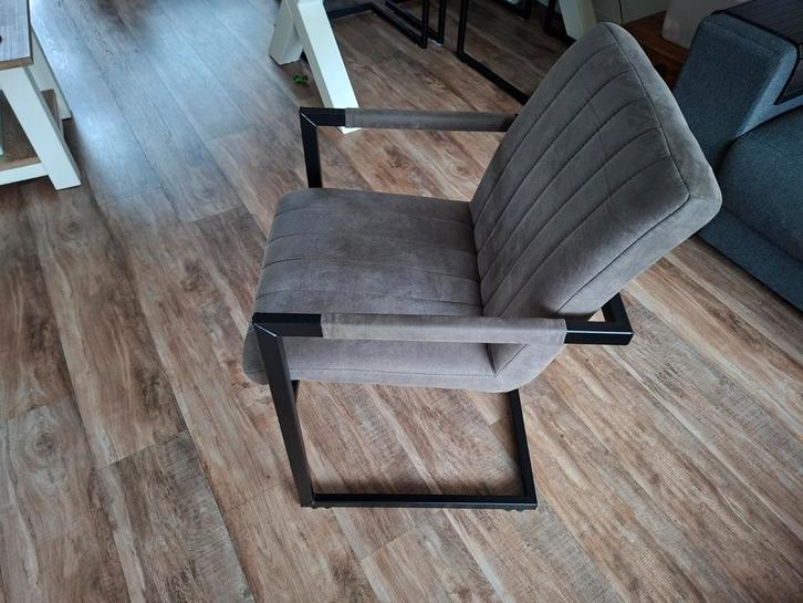 Mooie eetkamerstoelen - Stijlvol en comfortabel, Huis en Inrichting, Stoelen, Zo goed als nieuw, Eén, Metaal, Stof, Grijs, Ophalen of Verzenden