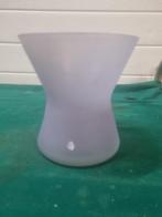 vaas paars lila glas, Huis en Inrichting, Woonaccessoires | Vazen, Ophalen of Verzenden, 'T Olde Gre-j, Info@toldegrej.nl, Endepoelstraat 20f Didam