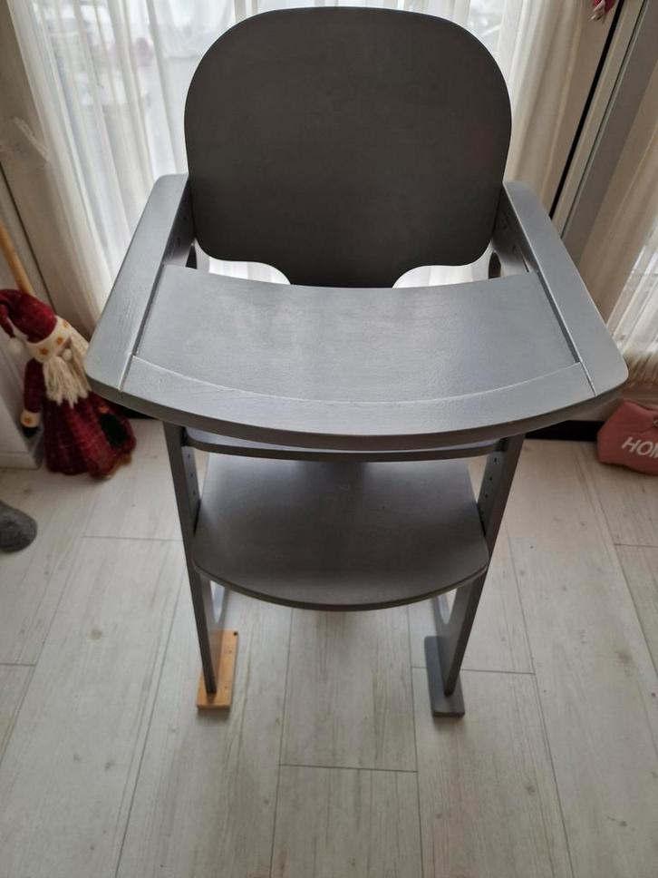 Mooie Kinderstoel - Grijs, Kinderen en Baby's, Kinderstoelen, Zo goed als nieuw, Overige typen, Aanschuifbaar, Gordel(s), Ophalen