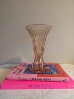 Vintage Art Deco roze persglas vaas op pootjes, Antiek en Kunst, Antiek | Glas en Kristal, Verzenden