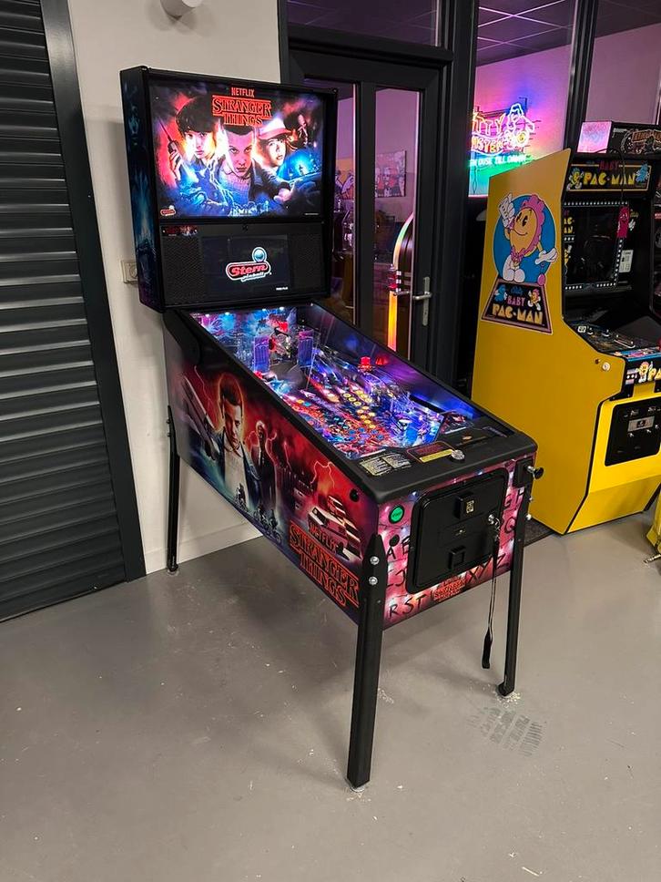 Prachtige flipperkast Stern Netflix Stranger Things Pinball, Verzamelen, Automaten | Flipperkasten, Zo goed als nieuw, Dot-matrix