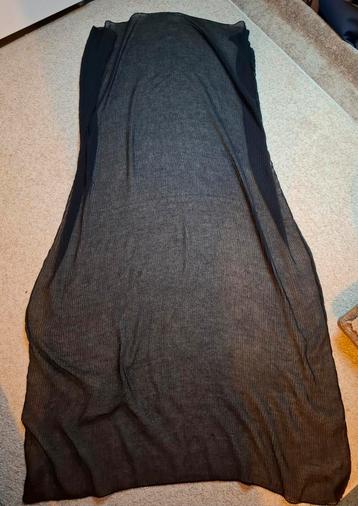 Zwarte Geribbelde Sjaal - 1,76m x 1,13m beschikbaar voor biedingen