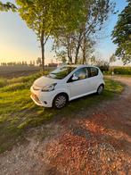 Toyota Aygo wit November 2012 Wit 5 deurs incl winterbanden., Voorwielaandrijving, Euro 5, Stof, Zwart