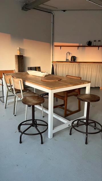 Prachtige stevige eettafel mangohout! beschikbaar voor biedingen