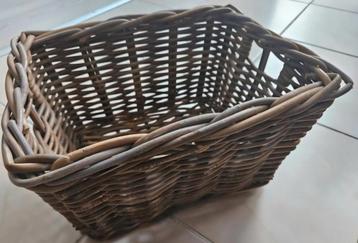 Rieten mand beschikbaar voor biedingen