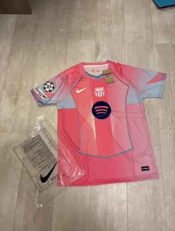 Roze voetbalshirt FC barcelona beschikbaar voor biedingen