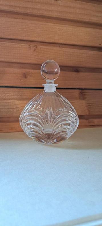 	 parfumfles kristal glas beschikbaar voor biedingen