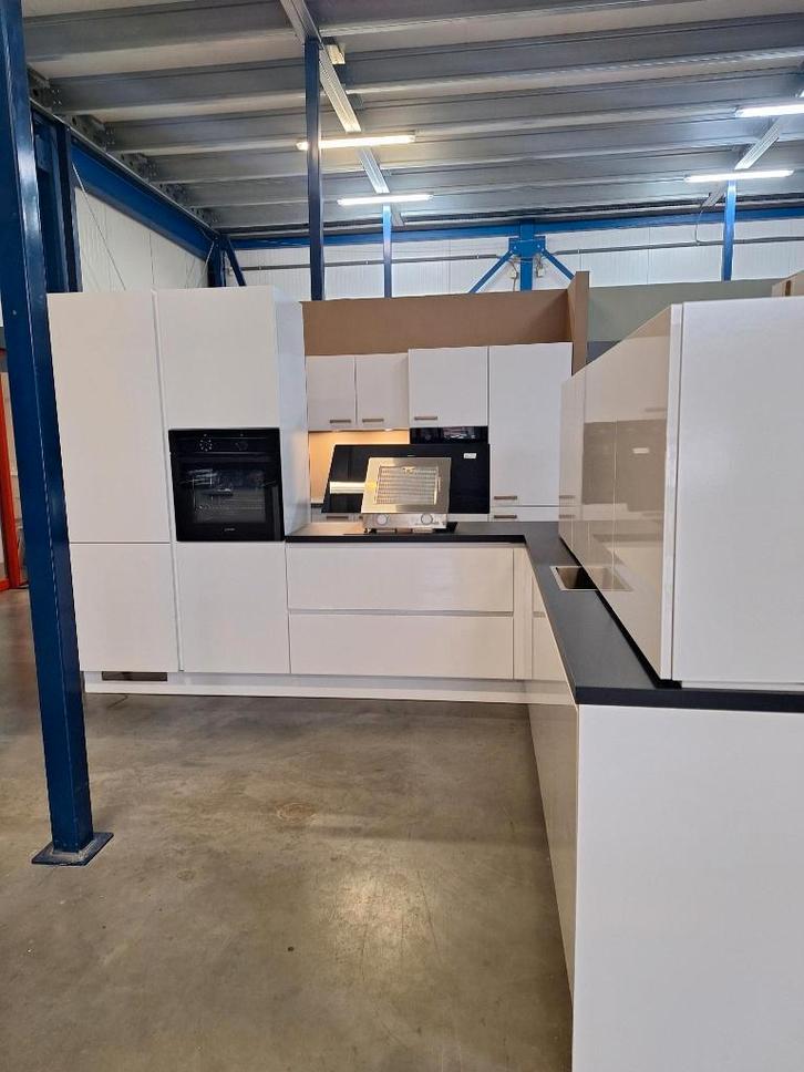 showroom keuken Compleet met APP 120Keukens op voorraad 2882, Huis en Inrichting, Keuken | Complete keukens, Nieuw, Hoekkeuken