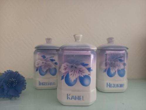 Drie Zweedse kruidenpotjes porselein prijs voor de set., Antiek en Kunst, Antiek | Keukenbenodigdheden, Ophalen of Verzenden