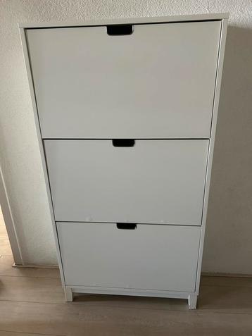 Witte Schoenenkast met 3 Kleppen beschikbaar voor biedingen