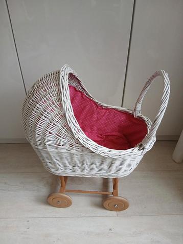 Rotan wandelwagen voor pop beschikbaar voor biedingen