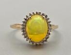 Gouden Vintage ring edelsteen opaal en diamant. 2025/658., Ophalen of Verzenden, Goud, Ring, Met edelsteen