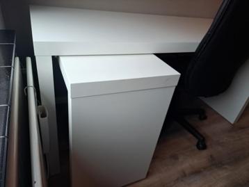 Wit Ikea bureau 