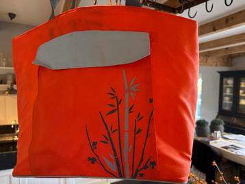 Oranje Koeltas 40x40 cm beschikbaar voor biedingen