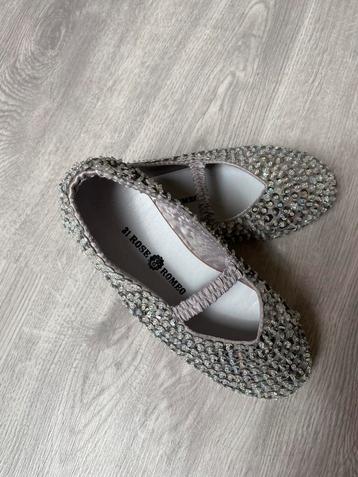 Zilveren ballerina’s met lovertjes beschikbaar voor biedingen