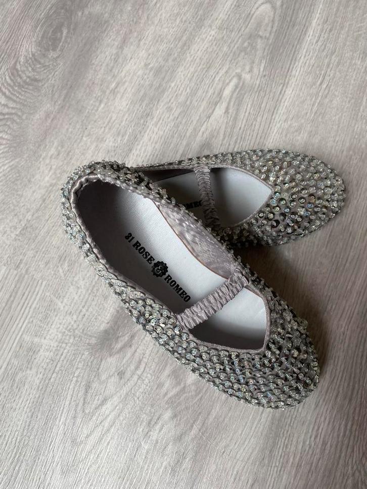 Zilveren ballerina’s met lovertjes, Kinderen en Baby's, Kinderkleding | Schoenen en Sokken, Nieuw, Schoenen, Meisje, Ophalen of Verzenden