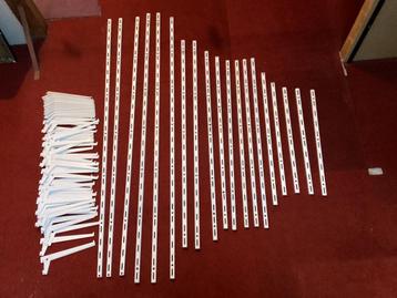 Plankdragers schapdragers wit 20 cm. met ophangrails beschikbaar voor biedingen