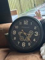 Mooie grote wandklok met meedraaiende tandwielen., Huis en Inrichting, Woonaccessoires | Klokken, Ophalen of Verzenden, Zo goed als nieuw