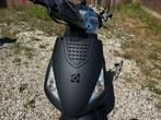 Te koop AGM scooter, Fietsen en Brommers, Ophalen, Gebruikt, Benzine, Overige merken