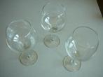 3 wijnglazen op voet, Huis en Inrichting, Keuken | Servies, Ophalen of Verzenden, Glas, Glas of Glazen