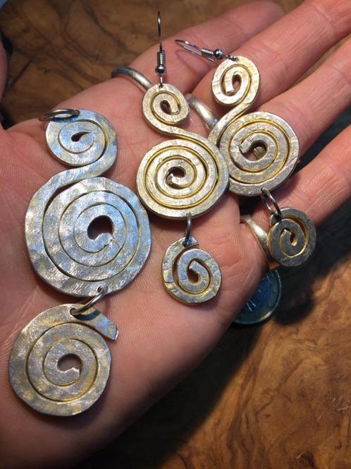 Etnische Set oorbellen en kettinghanger, Sieraden, Tassen en Uiterlijk, Oorbellen, Zo goed als nieuw, Hangers, Overige materialen
