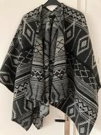 Grijze, lekker warme cape one size, Ophalen of Verzenden, Nieuw