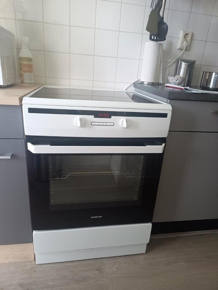 Inventum inductie fornuis (Wit), Witgoed en Apparatuur, Fornuizen, Zo goed als nieuw, Vrijstaand, Inductie, 4 kookzones, 85 tot 90 cm