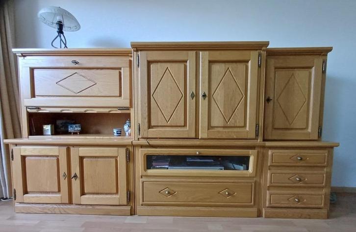 Licht eiken dressoir, Huis en Inrichting, Kasten | Dressoirs, Zo goed als nieuw, 200 cm of meer, 50 tot 75 cm, Met lade(s), Met deur(en)