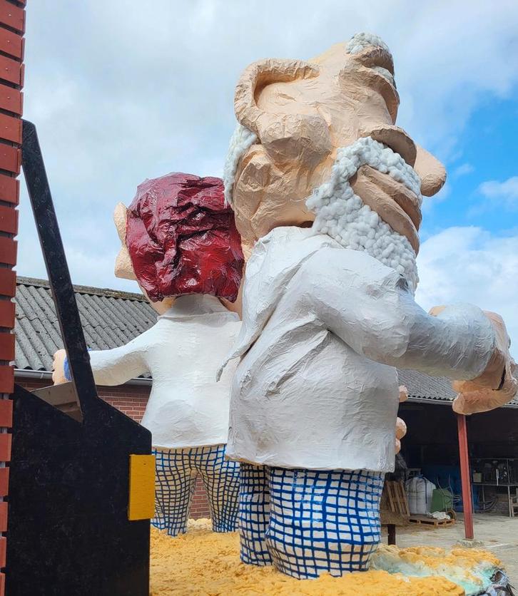 Carnavalspoppen van papier maché, thema bakker, Hobby en Vrije tijd, Overige Hobby en Vrije tijd, Gebruikt, Ophalen