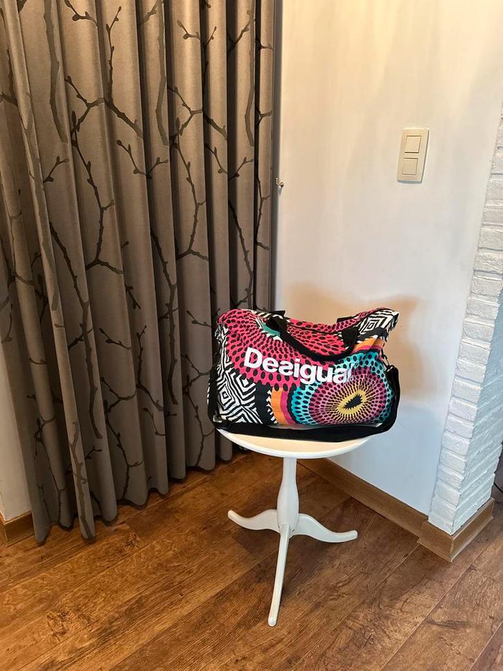 Desigual tas shopper weekendtas sporttas, Sieraden, Tassen en Uiterlijk, Tassen | Reistassen en Weekendtassen, Zo goed als nieuw