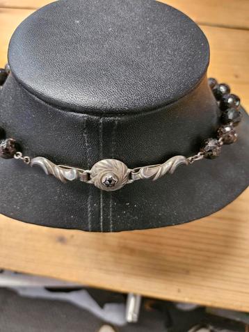 Antieke granaat ketting beschikbaar voor biedingen