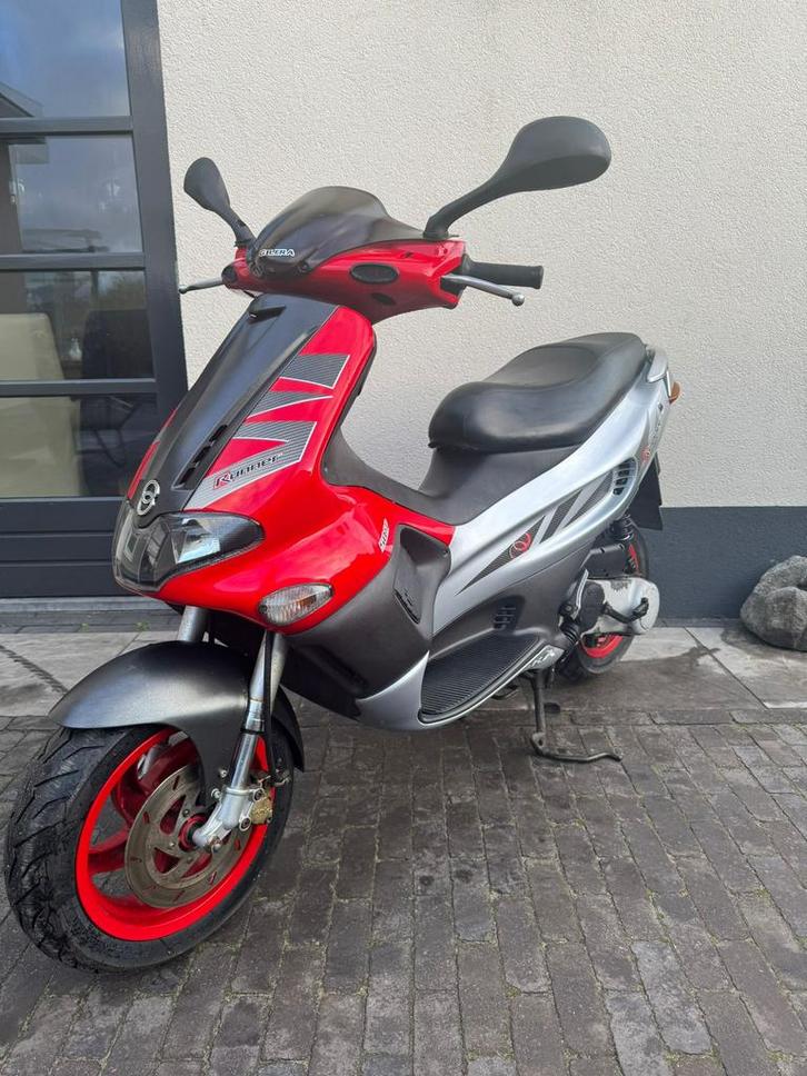 ⭐️Gilera runner sp pro Brom 8487 Km grijs rood⭐️, Fietsen en Brommers, Scooters | Piaggio, Zo goed als nieuw, Overige modellen