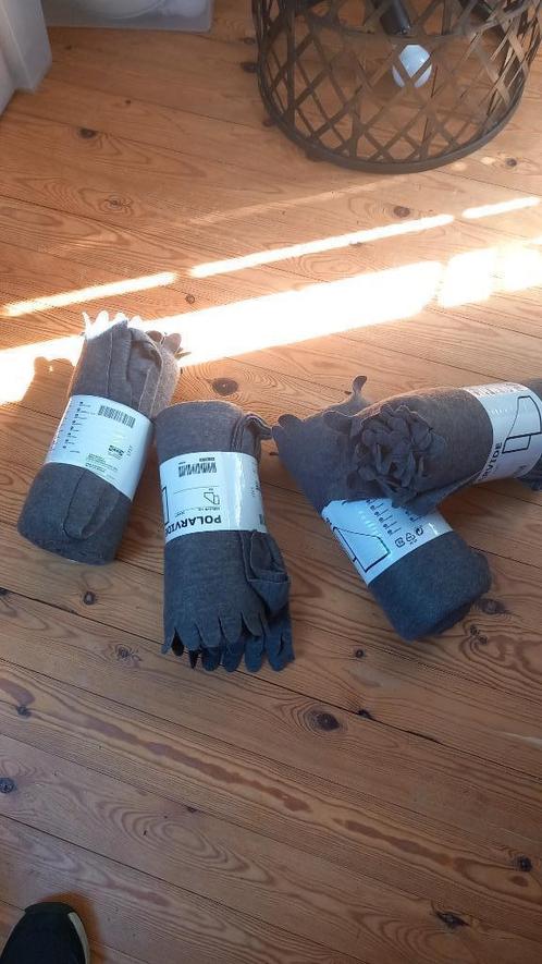 Grijze fleece dekentjes ( yoga accessoire) Nieuw, Huis en Inrichting, Woonaccessoires | Plaids en Woondekens, Nieuw, Ophalen