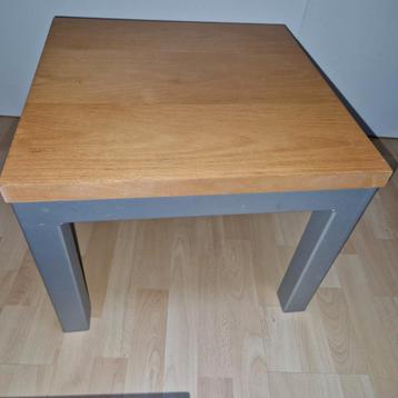 Te koop: mooi houten bijzettafeltje beschikbaar voor biedingen