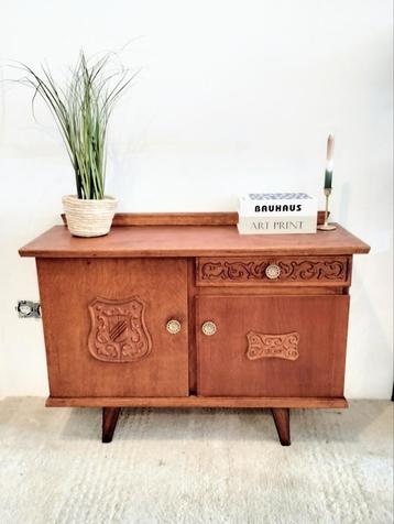Vintage jaren '50-'60 dressoirtje  beschikbaar voor biedingen