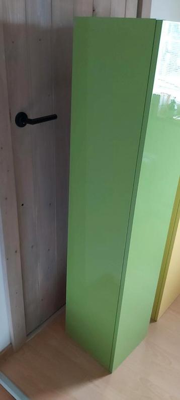 6 stevige hangkastjes in glanslak prima staat 