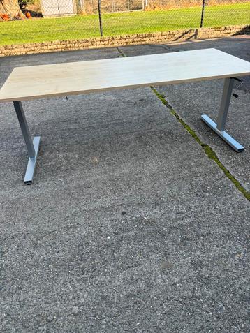 Verstelbare bureau