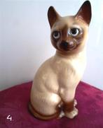 Siamese kat van porselein. VAGA international., Verzamelen, Ophalen of Verzenden, Dier, Zo goed als nieuw