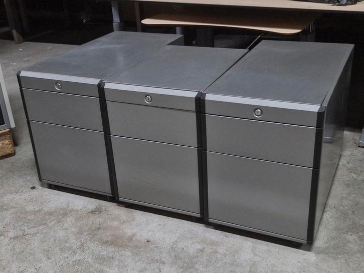 Gispen ladeblok / ladekast even alumiunium grijs met zwart, Huis en Inrichting, Kasten | Ladekasten, Zo goed als nieuw, Minder dan 100 cm