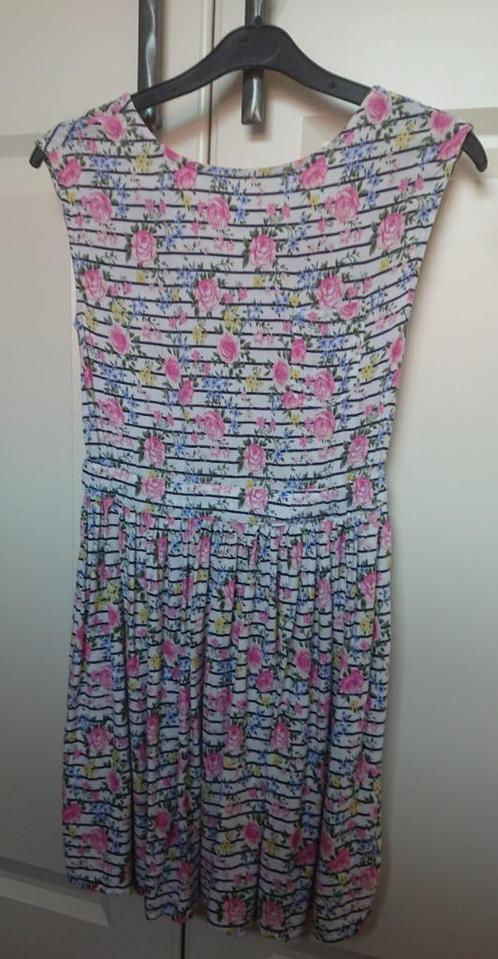 witte zomerjurkje met bloemen - maat 146 (10 – 11 jaar), Kinderen en Baby's, Kinderkleding | Maat 146, Zo goed als nieuw, Meisje