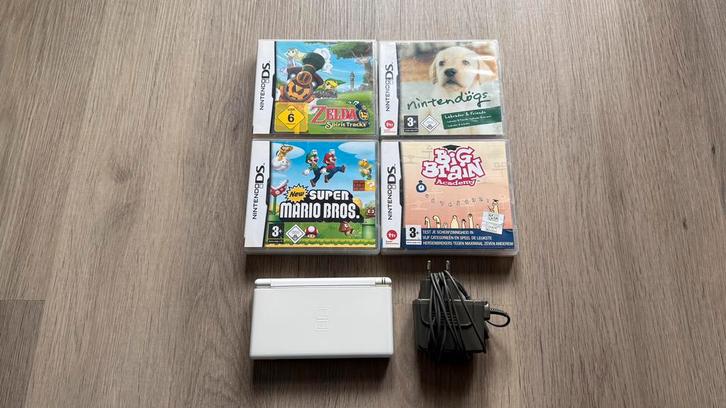 Nintendo DS Lite Wit 4 Spellen Games Mario Zelda Nintendogs, Spelcomputers en Games, Games | Nintendo DS, Gebruikt, Overige genres
